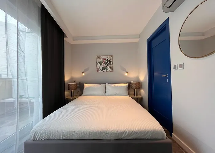 Sliema 8 Bedroom House With Pool