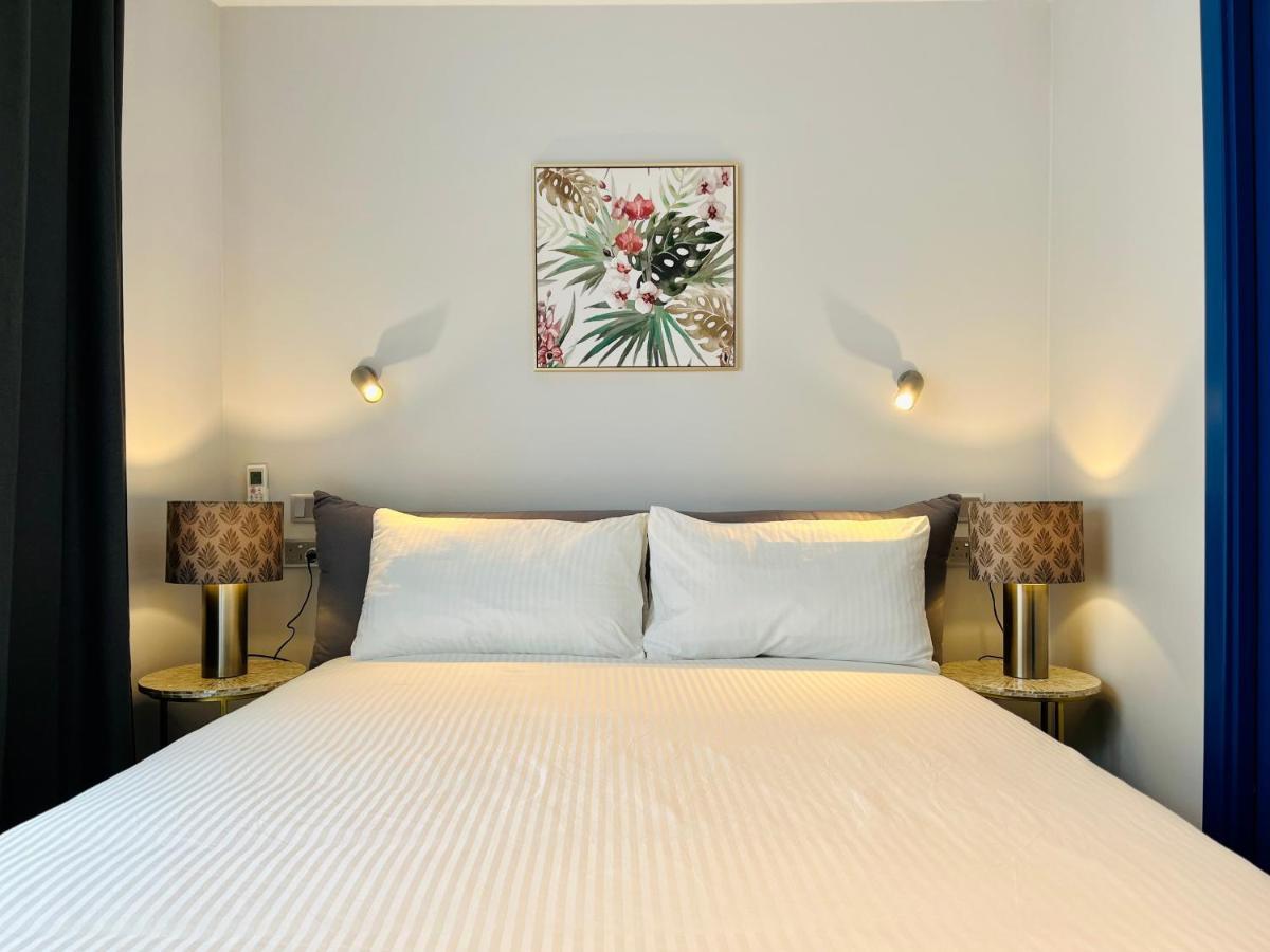 8 Bedroom House With Pool Holiday home Sliema