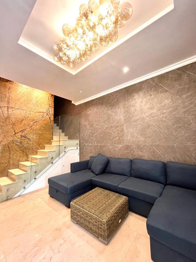 Сasa de vacaciones 8 Bedroom House With Pool Sliema